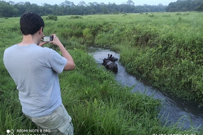 3 Nights 4 Days Chitwan National Park with Tower Night Stay - Day 2: Canoe on the Rapti, bird watching, then one night in the park