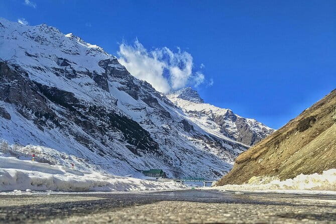 Atal Tunnel Sightseeing Tour Covering Sissu & Solang Valley - Stop 1: Riding Through the Atal Tunnel Like a Moving Landmark