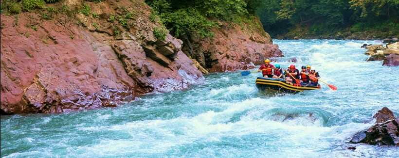 Beginner-Friendly Rafting Adventure on the Trishuli River - The lunch stop on the beach with oddly shaped boulders