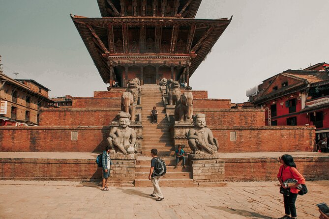 Bhaktapur Sightseeing & Dhulikhel, Namo Buddha, Panauti Tour - Sanga’s Kailashnath Mahadev Shiva statue: the photo stop on the way back