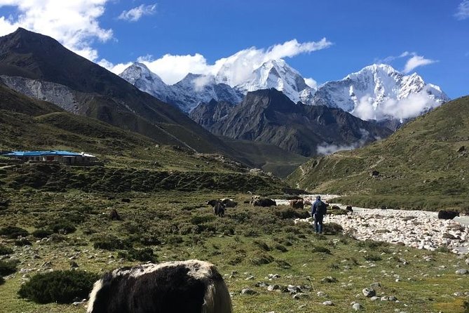 Everest base camp flight over by Helicopter from Kathmandu - The 6:00 am schedule: what you’re really buying