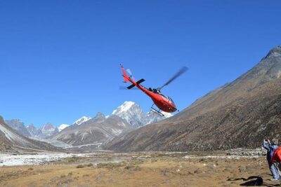 Everest Base Camp Helicopter Tour landing at Hotel Everest View - Pheriche stop and the window-seat strategy