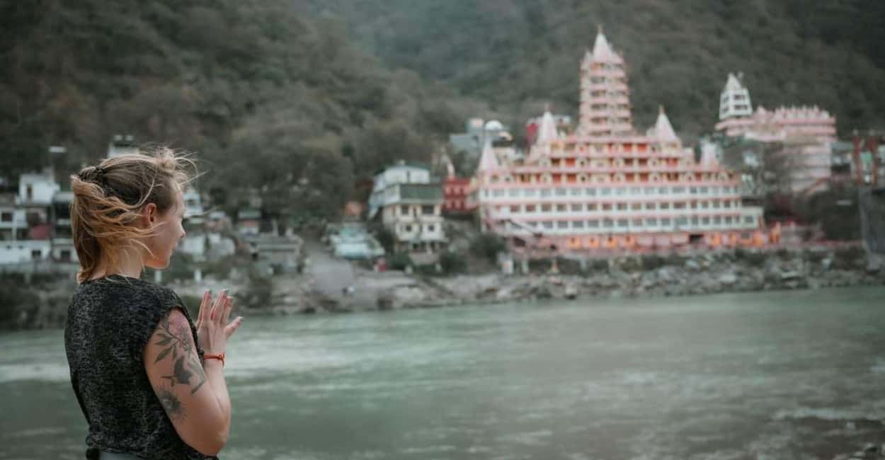 From Delhi: Private Rishikesh and Haridwar Day Tour by Car - Triveni Ghat: Where the Evening Aarti Feels Close