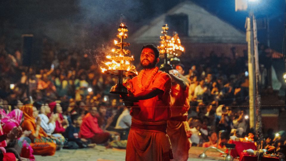 Kathmandu: 3 hours night Pashupatinath Aarti Tour - Arya Ghat at night: the cremation side of the story