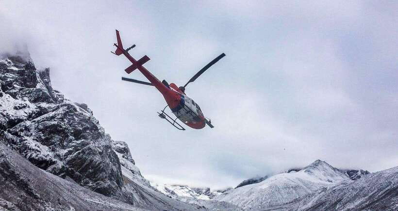 Kathmandu: Everest Helicopter Tour with Landing & Breakfast - Comfort and safety: what the experience emphasizes (and what you should notice)