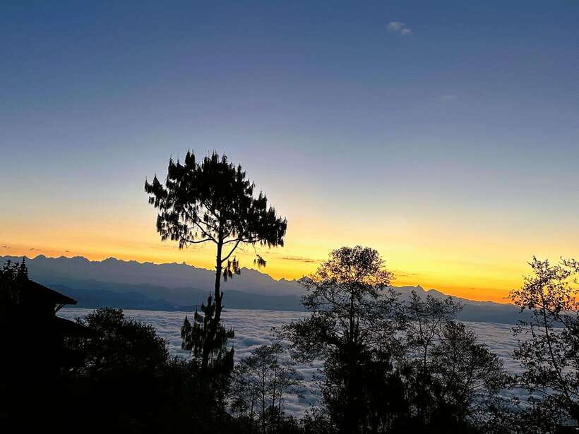 Kathmandu: Nagarkot Sunrise & Hiking to Changunarayan - The sunrise moment: How the Nagarkot hilltop experience plays out