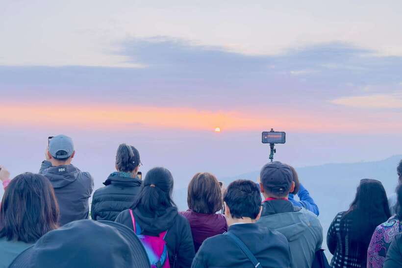 Kathmandu: Nagarkot Sunrise Tour Private or Group with Lunch - Breakfast choices: standard mornings vs Club Himalaya Nagarkot Resort