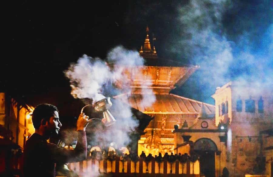 Kathmandu: Pashupatinath Aarati & Cremation Evening Tour - Why Pashupatinath Aarti at Night Feels So Unforgettable