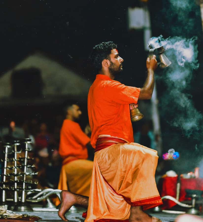 Kathmandu: Pashupatinath Aarati & Cremation Evening Tour - Seeing Open-Air Cremation at Night: Profound, Not Tourist-Softened