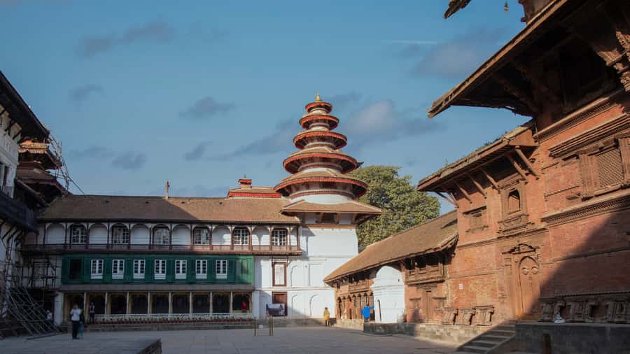 Kathmandu: Private Patan and Bhaktapur Sightseeing Tour - Taumadhi Square, pottery lanes (कुम्हः त्वः), and Dattatraya Temple