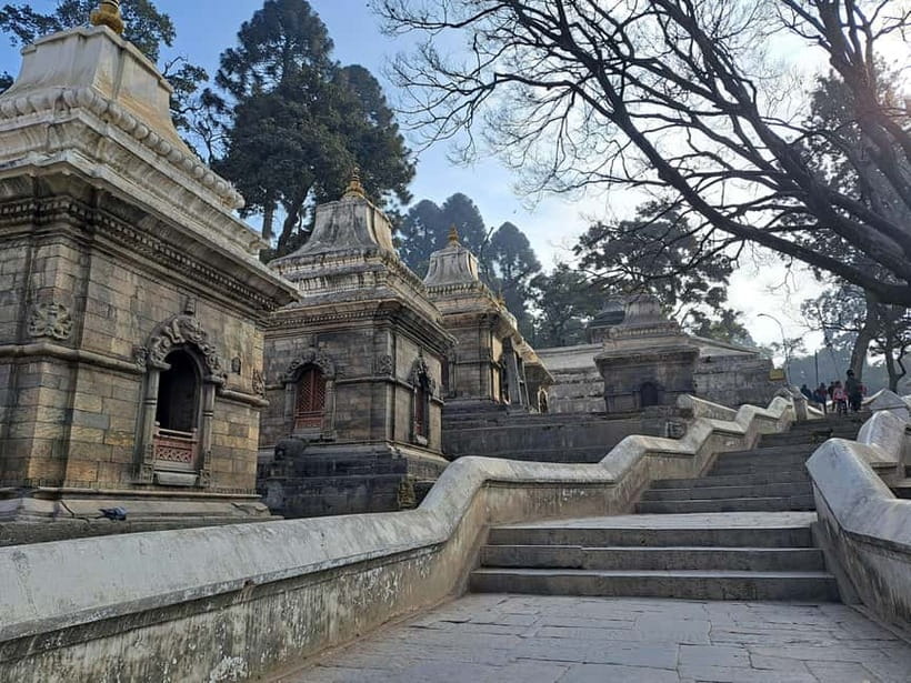 Katmandu: Pashupatinath Open Cremation & Evening Aarati - What to wear, bring, and plan for outdoors