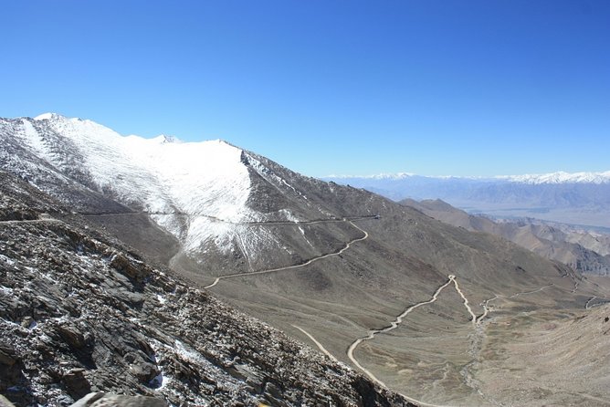 Khardungla Pass Expedition: A High Altitude Day Trip from Leh - Pickup and the AC car advantage from Leh