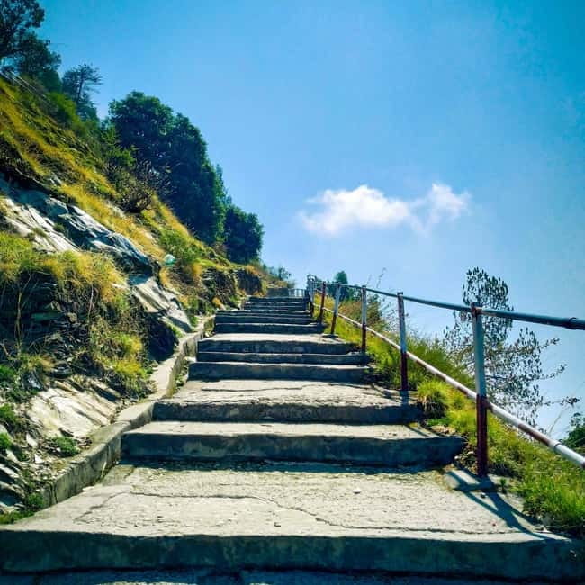 Kunjapuri Temple Sunrise Tour From Rishikesh - Entering the Temple Space: Bells, Incense, and Shakti Devotion