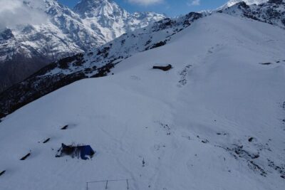 Landing Annapurna Base Camp by Helicopter Tour from Pokhara - Up in the air: Annapurna views over Machhapuchhare and Hiunchuli