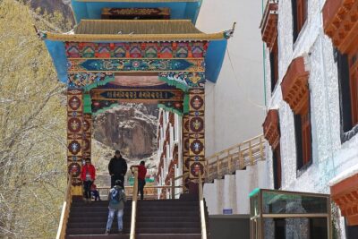 Leh Monastry Half Day Tour - Private transportation and pickup: why the car is the whole point