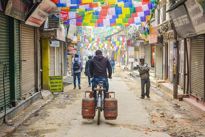 Local Bazaar Walking Tour in Kathmandu with Professional Guide - Kathmandu Durbar Square and Hanuman Dhoka: the UNESCO anchor