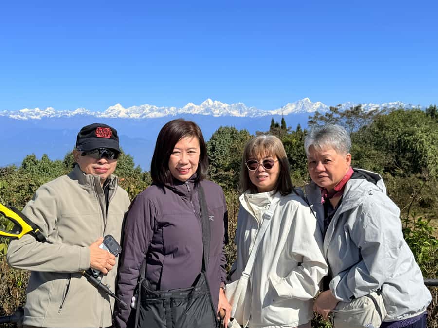Nagarkot & Bhaktapur Tour with Private Transport - Shopping and food time in Bhaktapur: practical breaks that help the day work