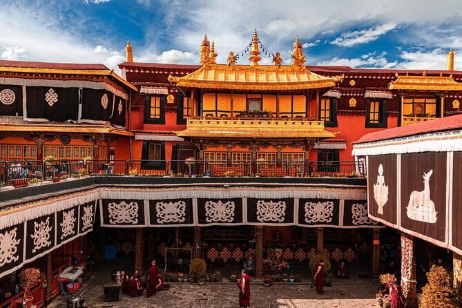 Panorama Multi Day Tour in Tibet - Lhasa Day 1: arrival that actually gets you started