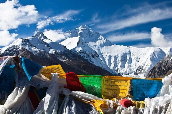 Panorama Multi Day Tour in Tibet - Yamdrok Yumtso Lake and Karola Glacier roadside: Shigatse comes into view