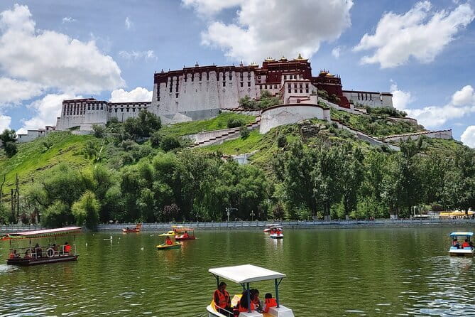 Panorama Multi Day Tour in Tibet - Tashilunpo Monastery: the last big historic stop in west Tibet