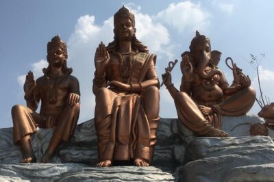 Private Day Tour in Kathmandu Valley Rim with Bhaktapur Sightseeing - Door-to-door pickup and the 7–8 hour rhythm