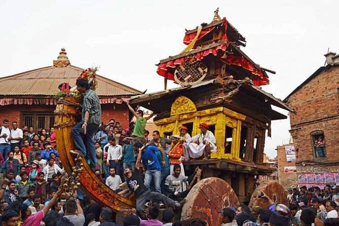 Private Day Tour: Patan and Bhaktapur from Kathmandu - Jawalakhel Tibetan Handicraft Center: Watch carpet weaving, then keep moving