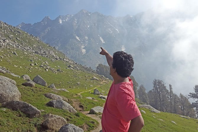 Snowline Trek - Day 1 in McLeod Ganj: the morning start and the climb toward Snowline