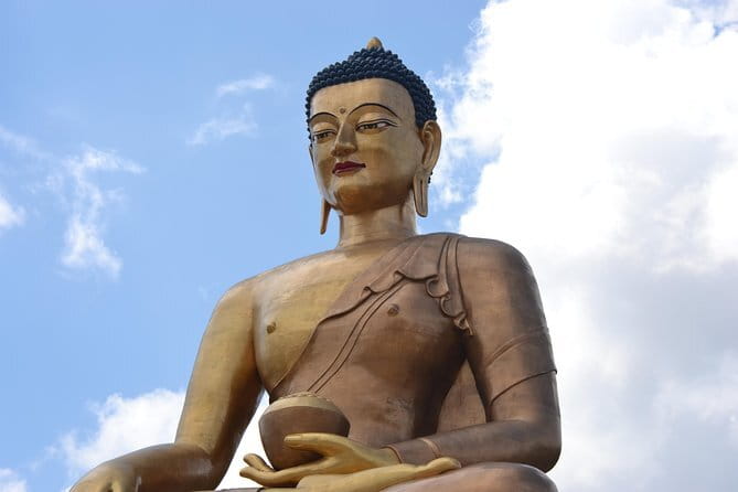 The floating statue of Dorji Phagmo In Paro - Lunch, coffee or tea, and pacing in a 5 to 8 hour day