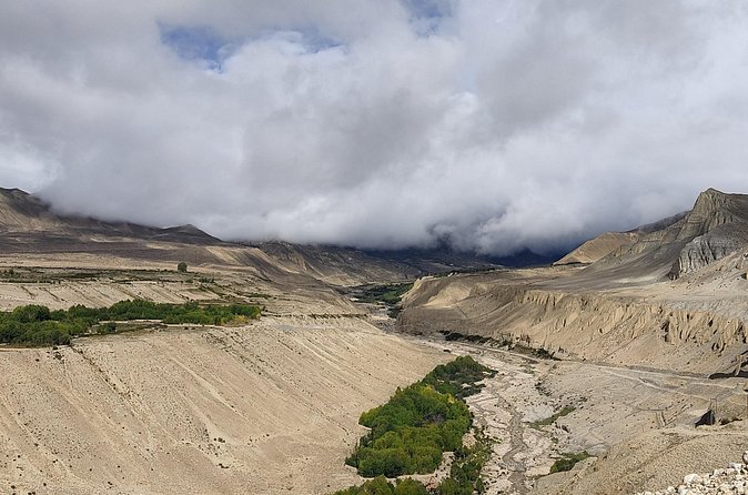 Upper Mustang Trek 14 Days - Kagbeni to Ghami: mud-brick villages and high-desert walking