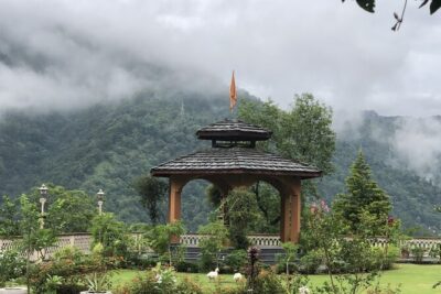 Yoga Retreat in India at Abhayaranya Yoga Ashram, Rishikesh - Private rooms and three vegetarian meals: less work, more practice