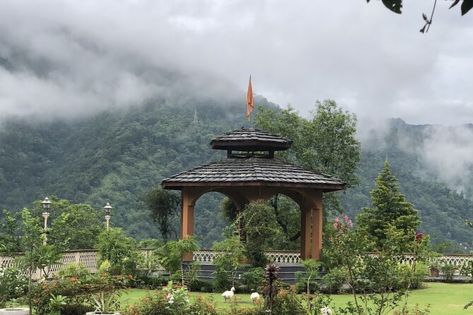 Yoga Retreat in India at Abhayaranya Yoga Ashram, Rishikesh - Private rooms and three vegetarian meals: less work, more practice